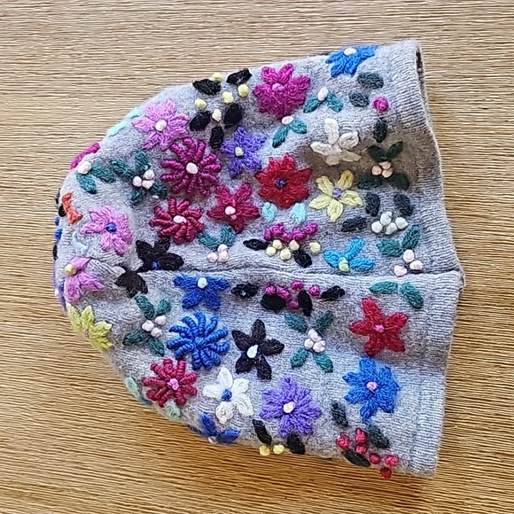 Hand Made 1 of a Kind 100% Wool Hat and Bernie Mittens - Picture 6 of 6